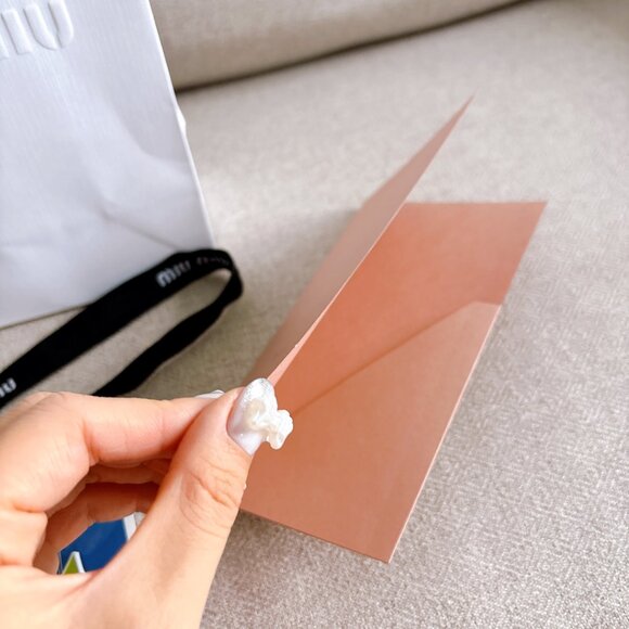 BRAND NEW MIU MIU UNO PIN, RIBBON, SHOPPING BAG AND RECEIPT HOLDER - Picture 5 of 5